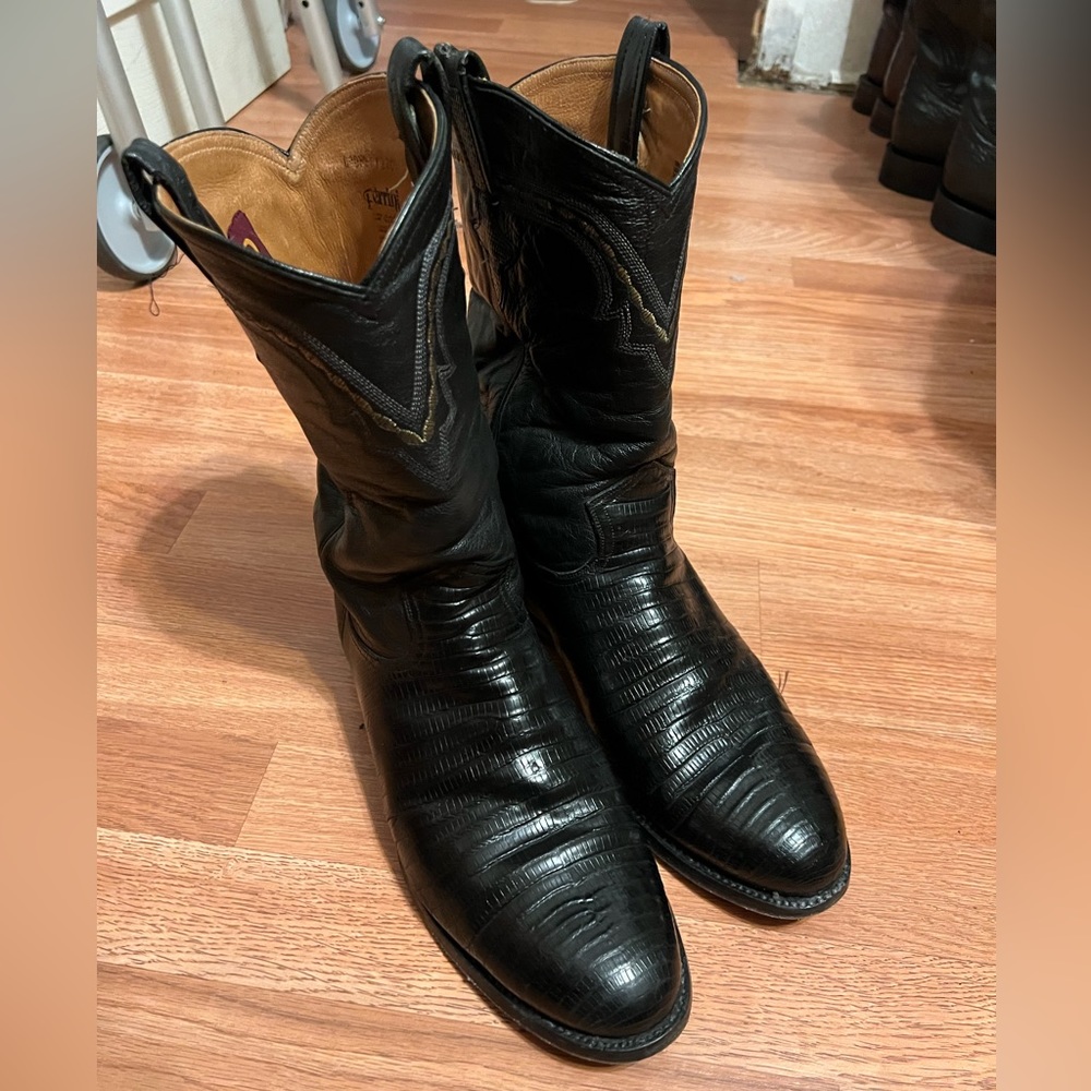 Ferrini genuine lizard skin boots. Size 13. Used good condition.